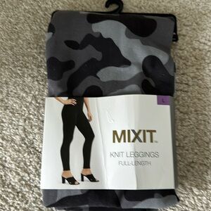 Women’s camo leggings